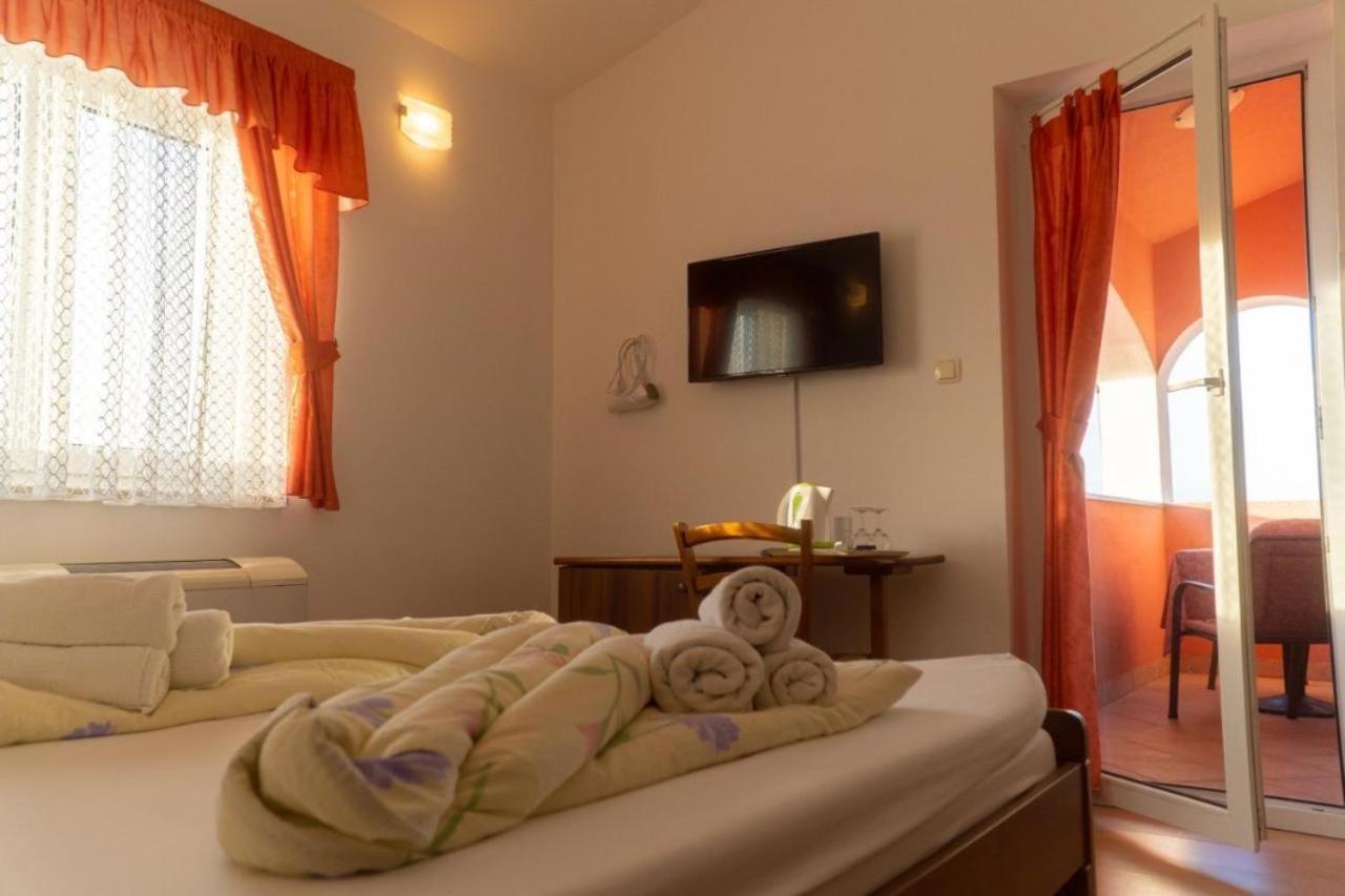 Apartments And Rooms Villa Chiara Krnica Exteriér fotografie